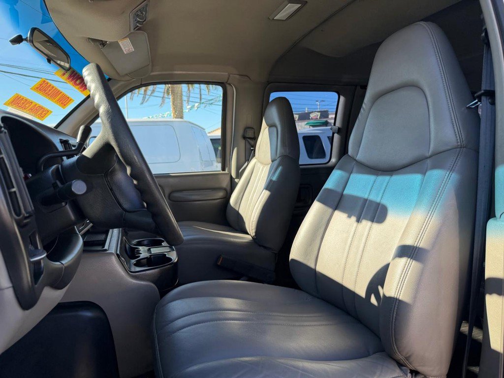 Used 2001 Chevrolet Express 3500 Extended Passenger image 18