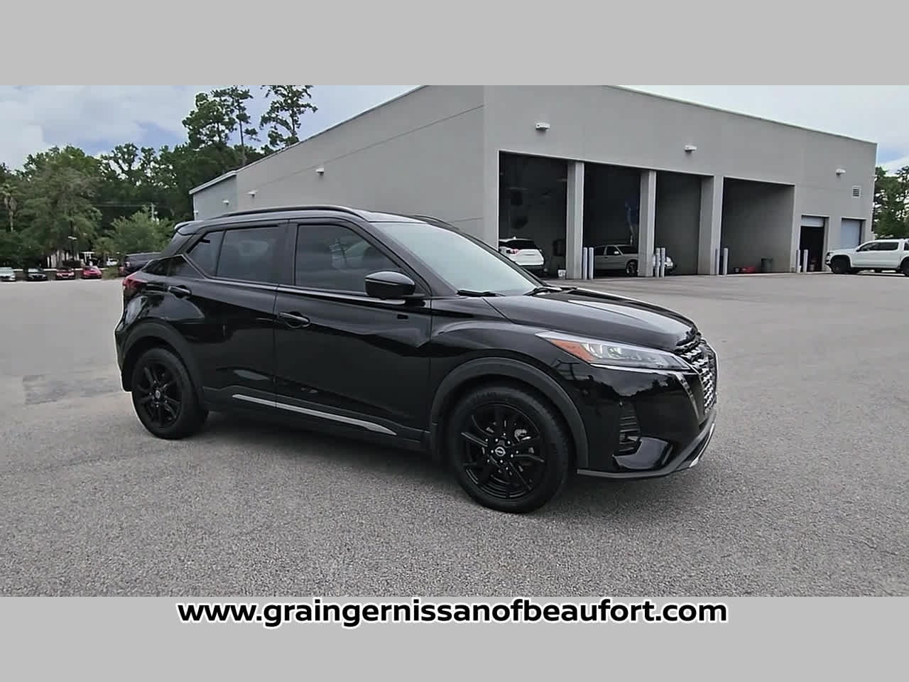 Used 2023 Nissan Kicks SR FWD image 36