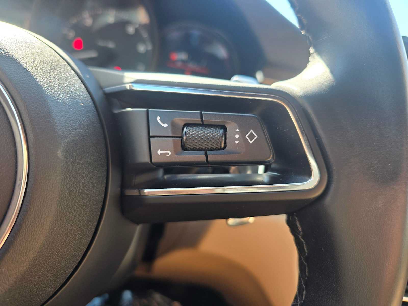 Used 2022 Porsche Macan AWD/4WD image 33
