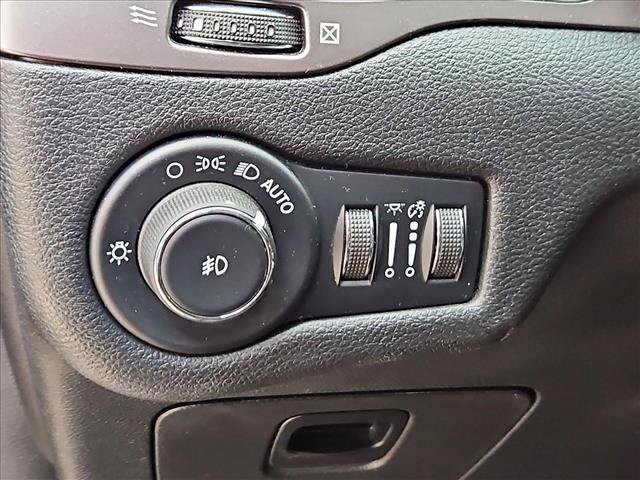 Used 2022 Jeep Cherokee Latitude Lux w/ Mopar Interior Package AWD/4WD image 21