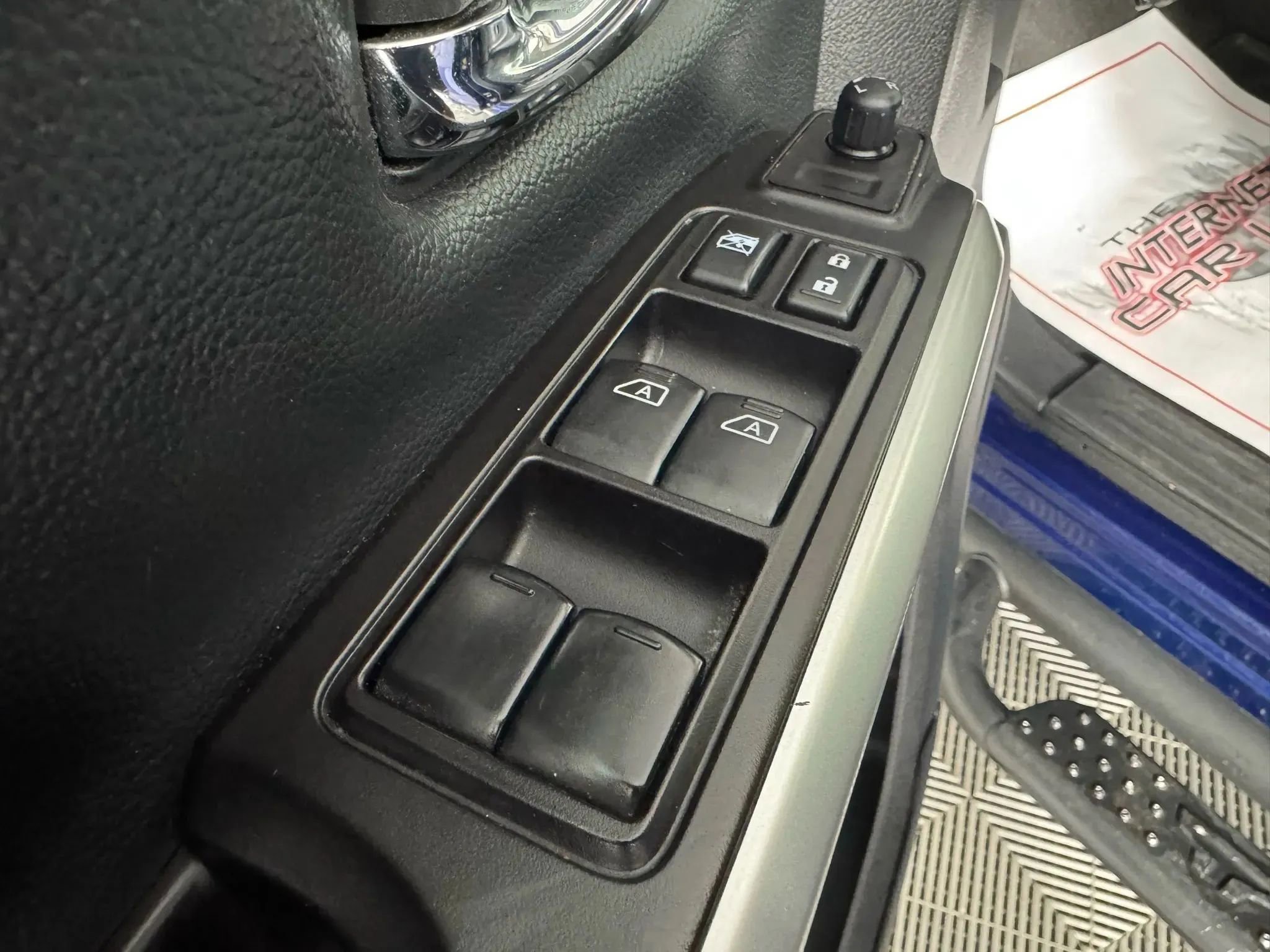 Used 2021 Nissan Titan SV w/ SV Convenience Package image 40