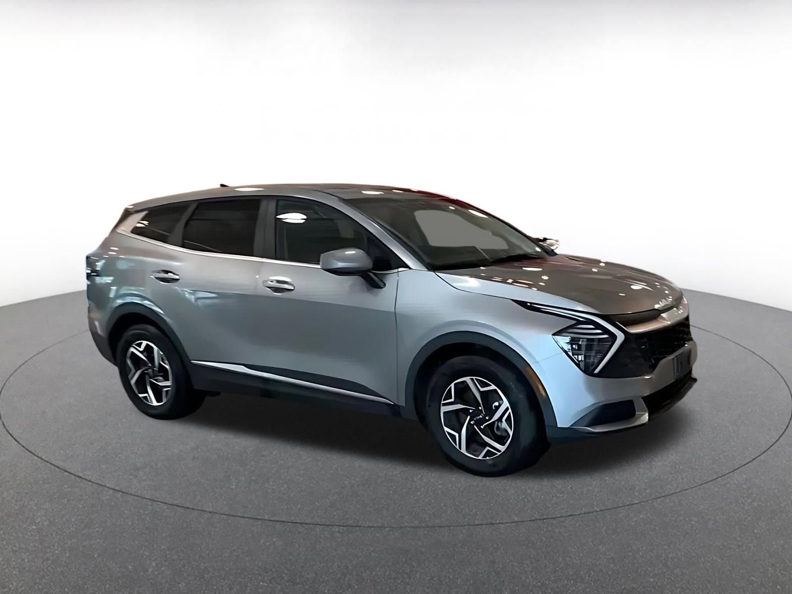 Used 2025 Kia Sportage LX FWD image 2