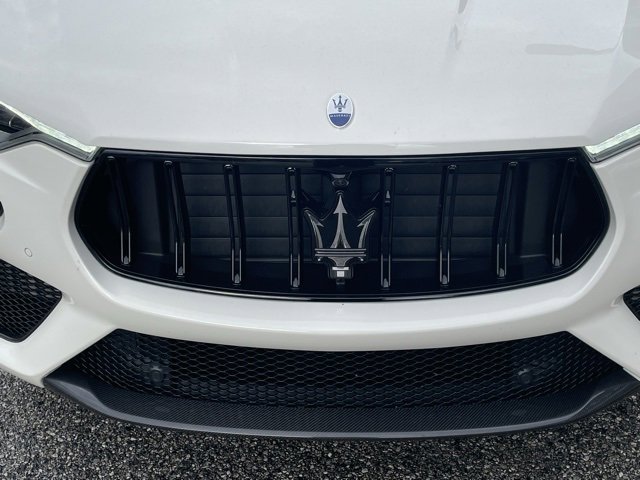Used 2022 Maserati Levante Trofeo image 11
