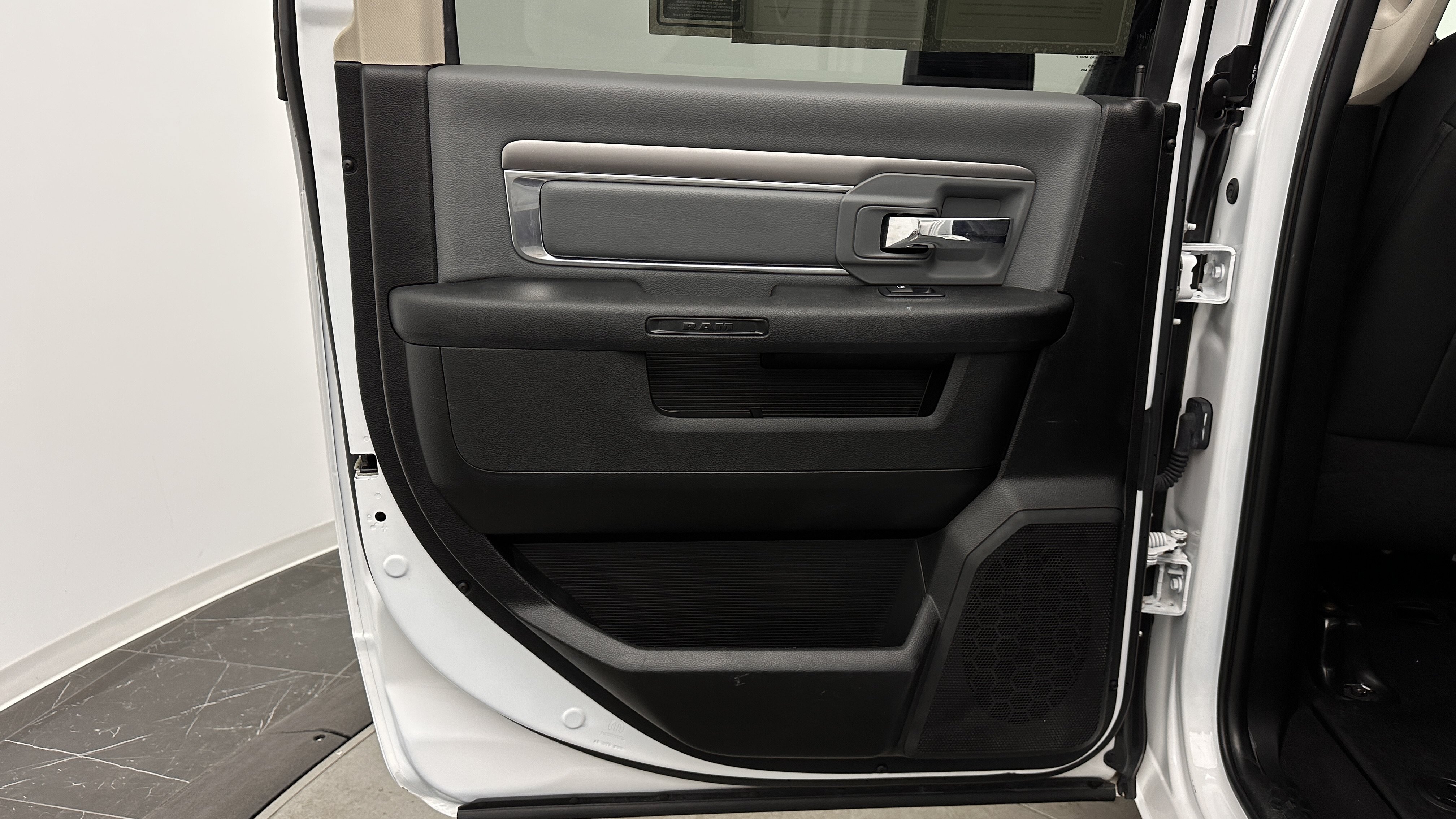 Used 2021 RAM 1500 Classic SLT RWD image 23