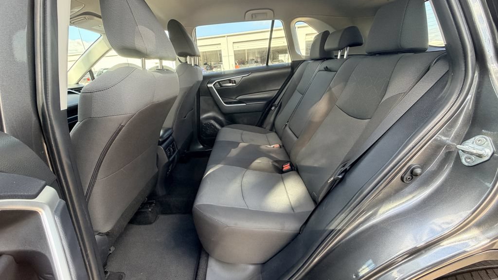 Used 2025 Toyota RAV4 XLE FWD image 27