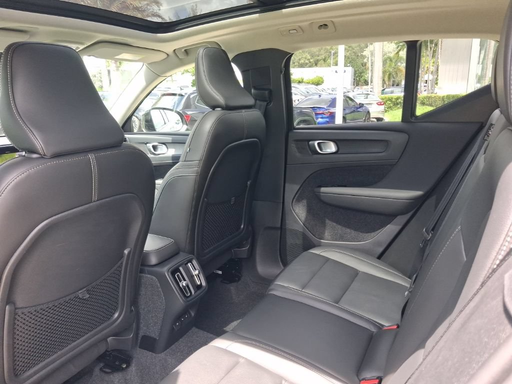 Used 2026 Volvo XC40 B5 Plus AWD/4WD image 6