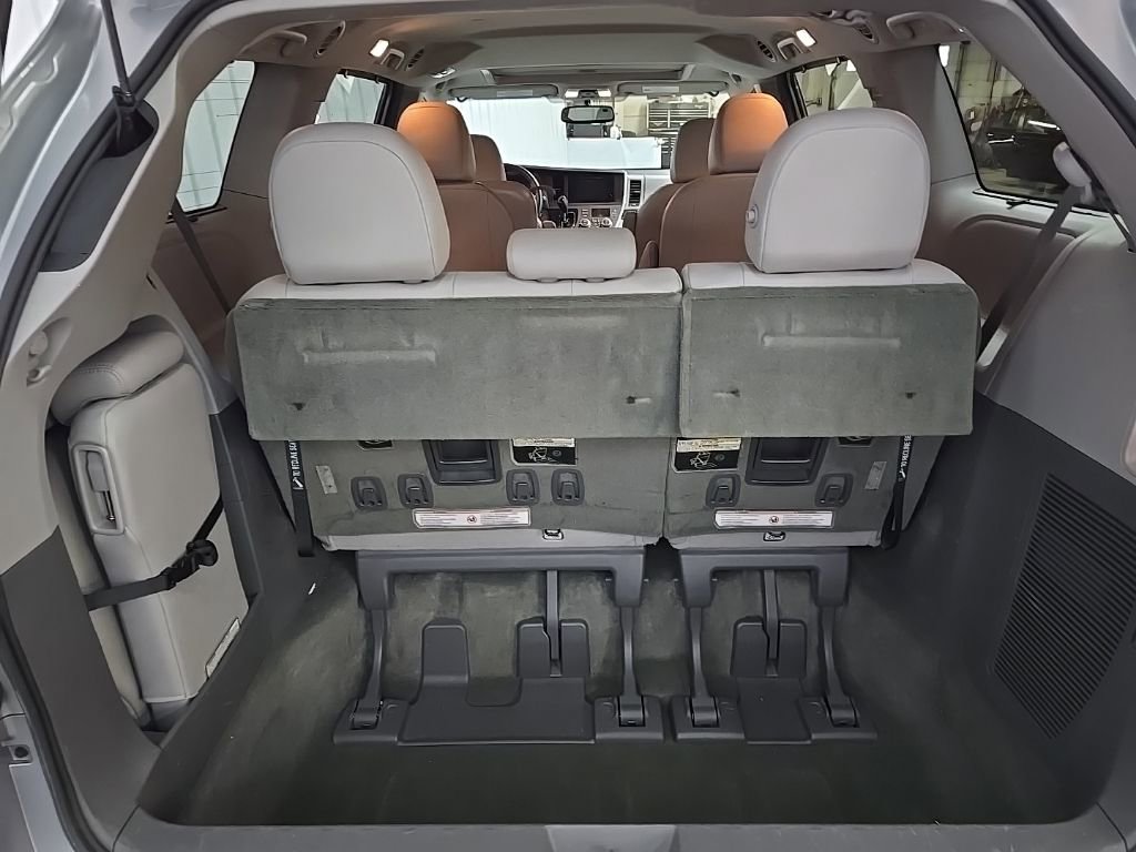 Used 2017 Toyota Sienna XLE w/ XLE Navigation Package image 12