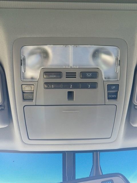 Used 2016 Toyota Camry XLE image 23