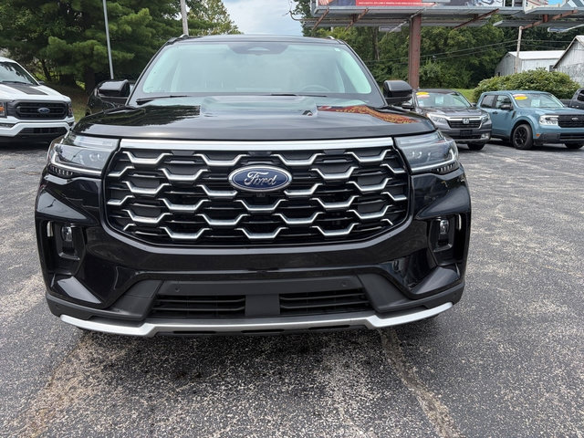 Used 2025 Ford Explorer Platinum AWD/4WD image 3