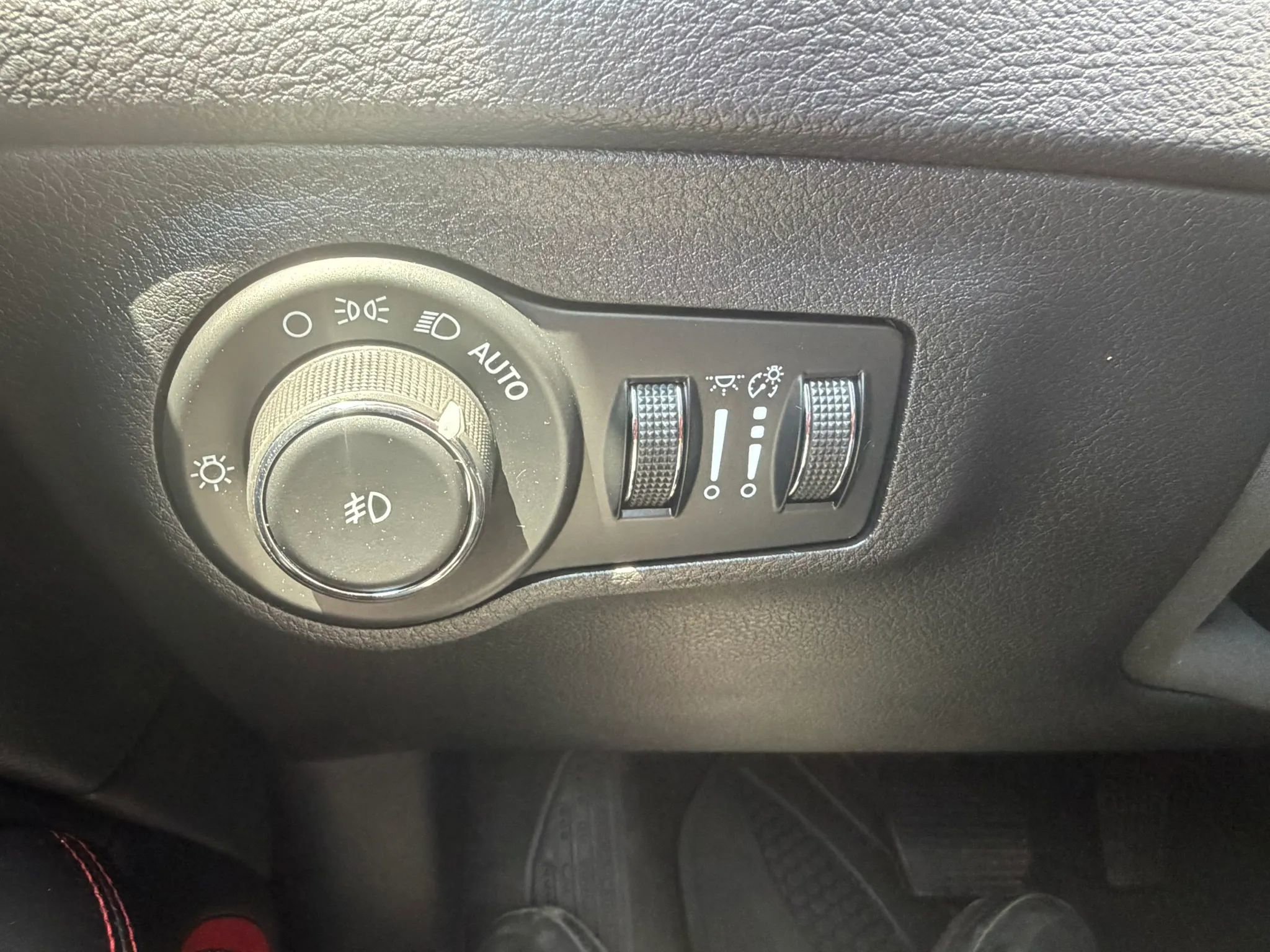 Used 2017 Jeep Compass Trailhawk w/ Popular Equipment Group AWD/4WD image 24