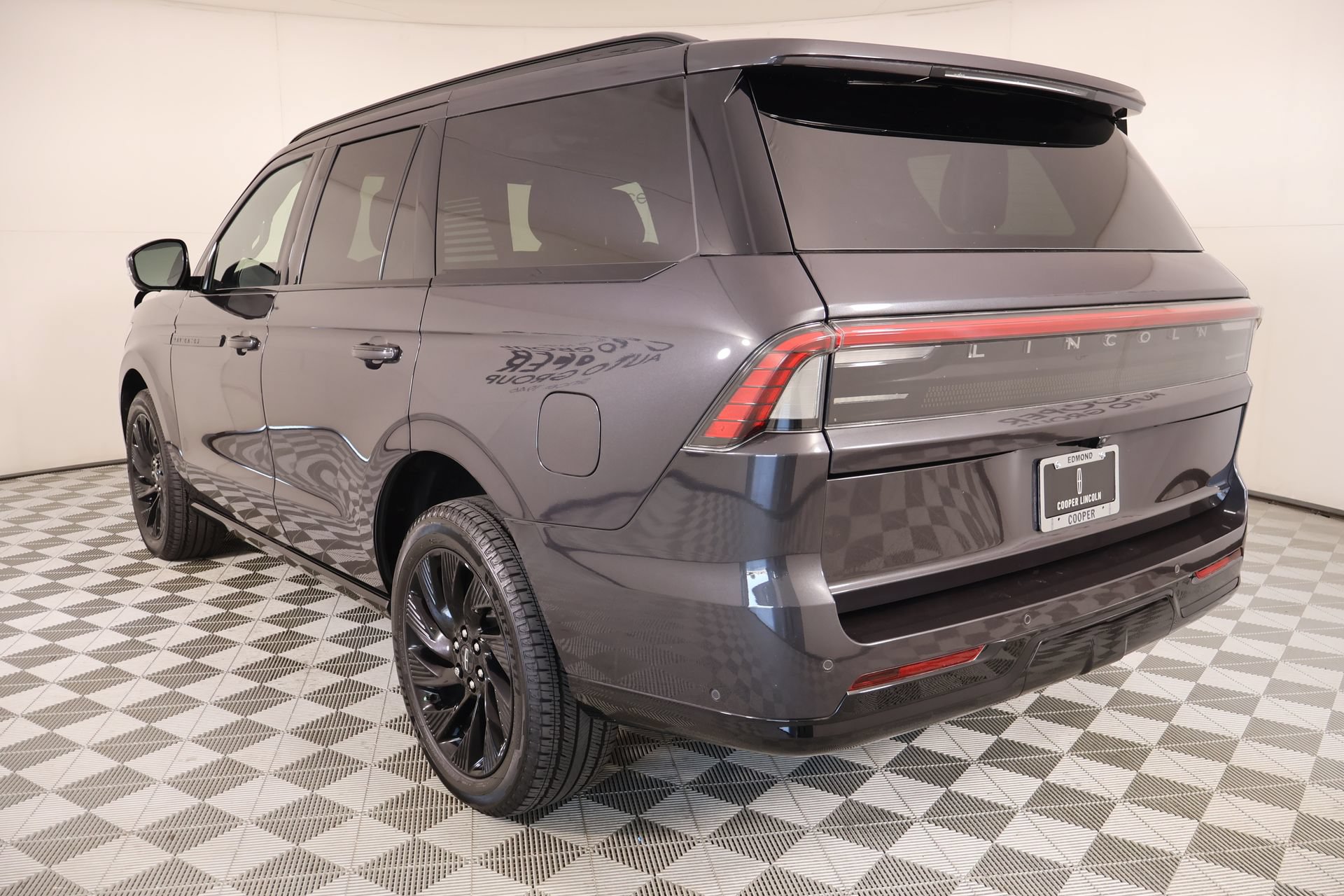 Used 2025 Lincoln Navigator Reserve w/ Jet Appearance Package AWD/4WD image 26