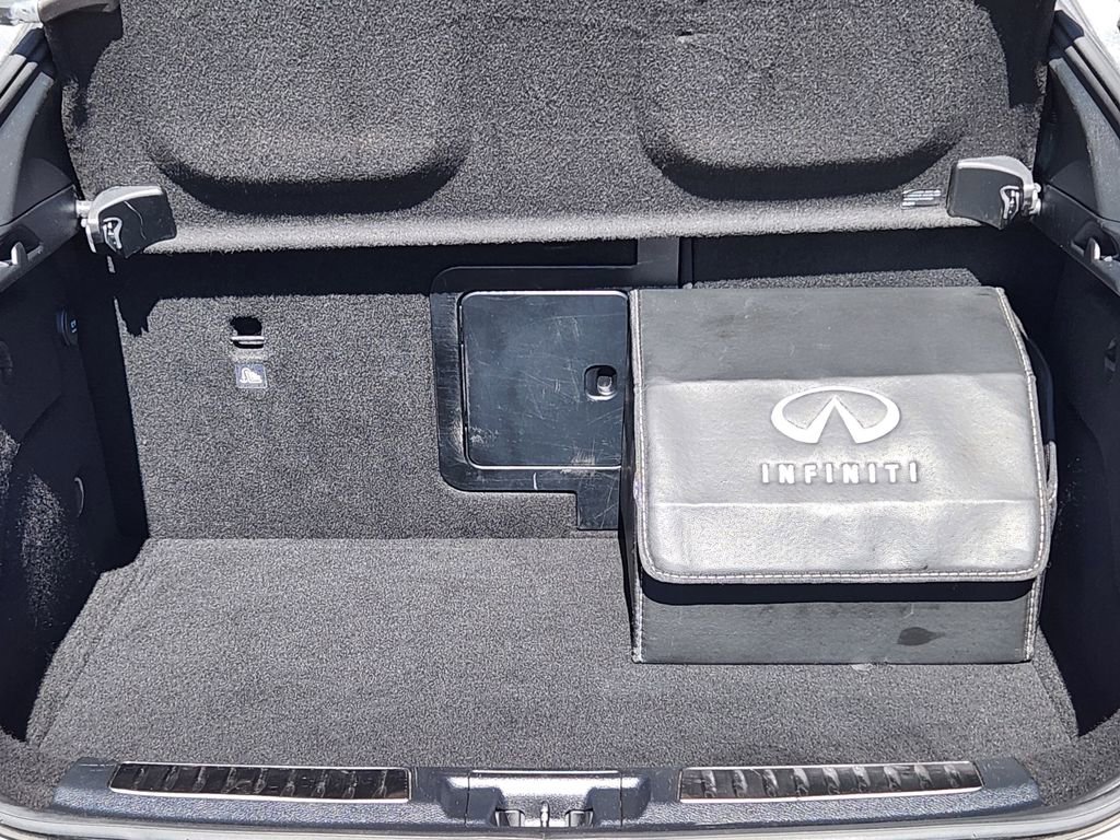 Used 2017 INFINITI QX30 Premium w/ Technology Package image 11