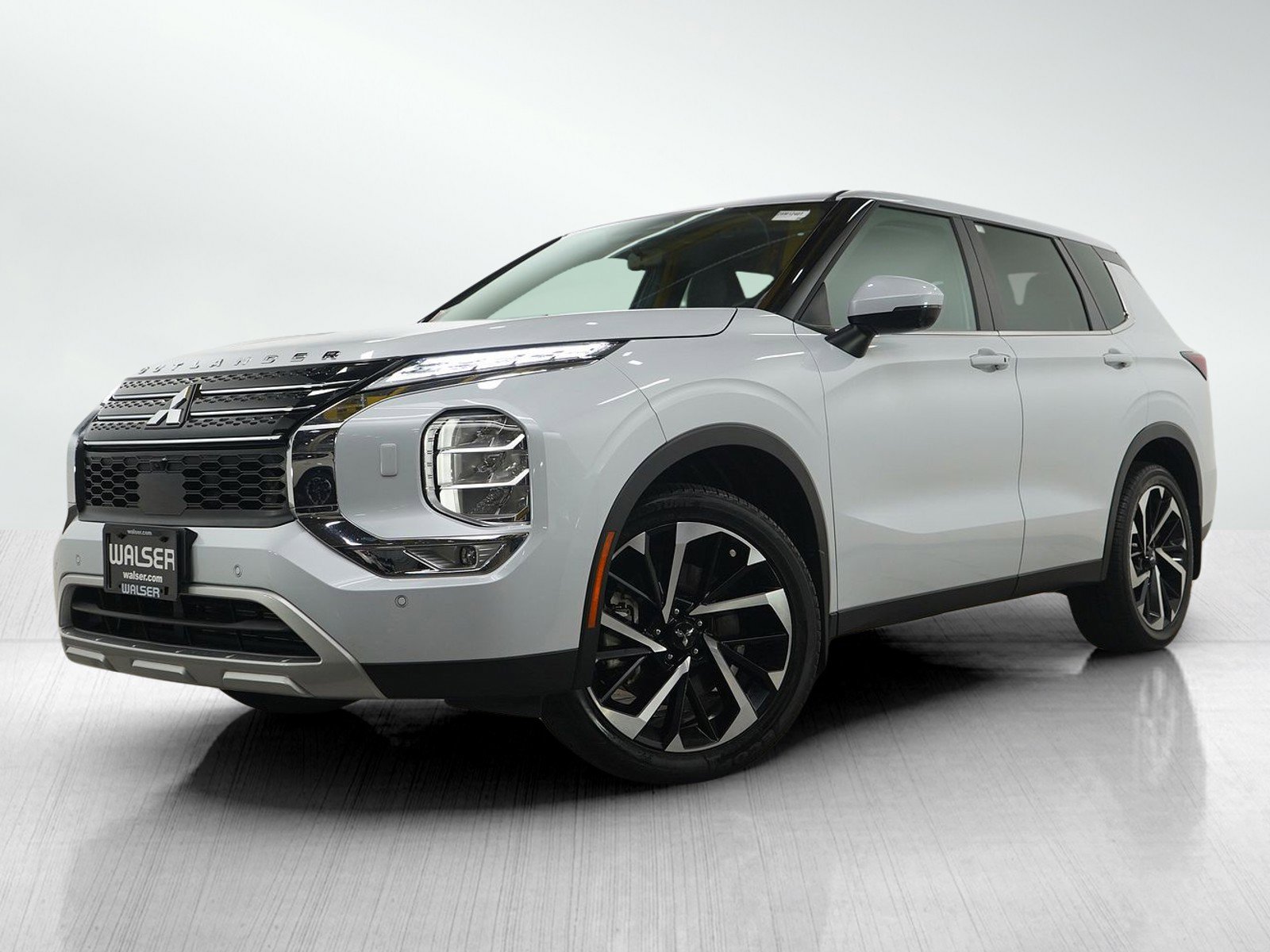 Used 2023 Mitsubishi Outlander SE