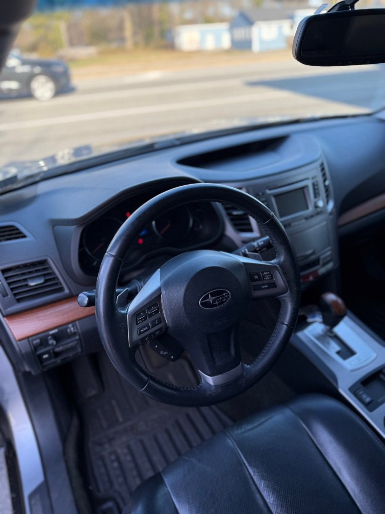 Used 2013 Subaru Outback 2.5i Limited w/ Moonroof Pkg image 3