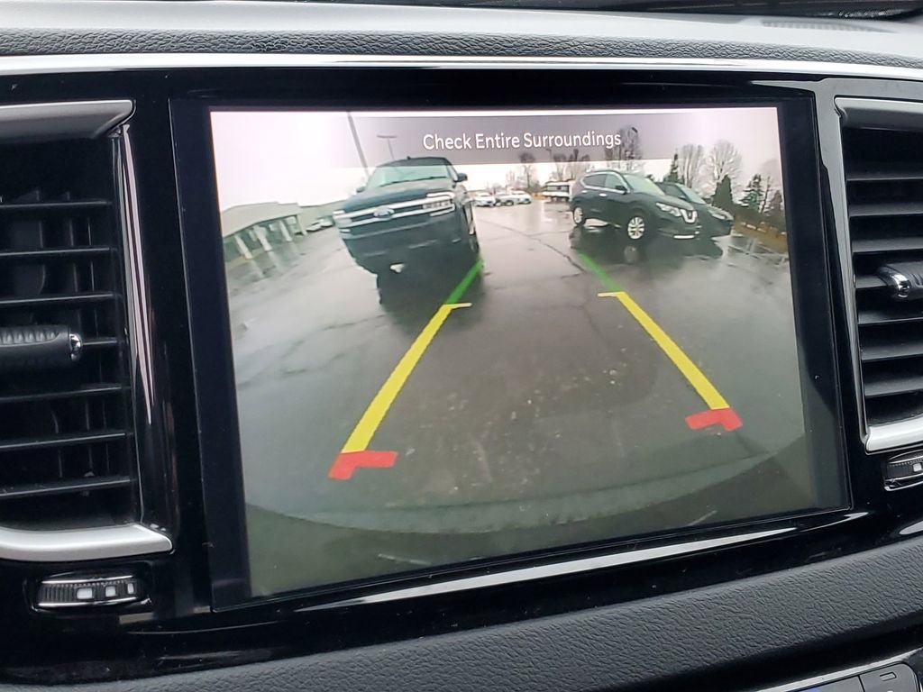 Used 2025 Chrysler Pacifica Select image 20