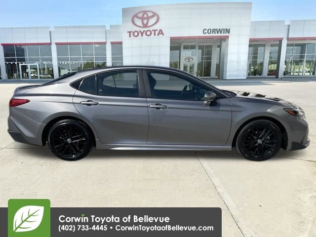 Used 2025 Toyota Camry SE image 6