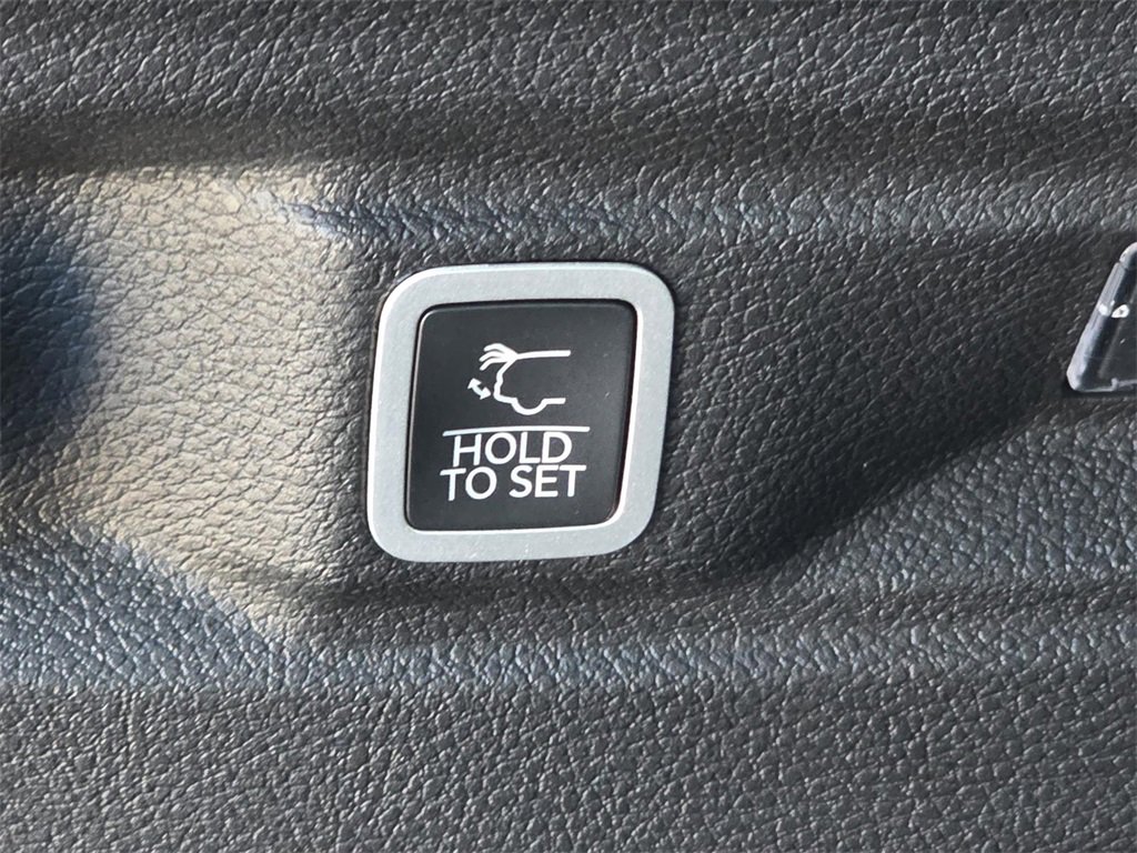 New 2025 Jeep Grand Cherokee L Altitude image 13