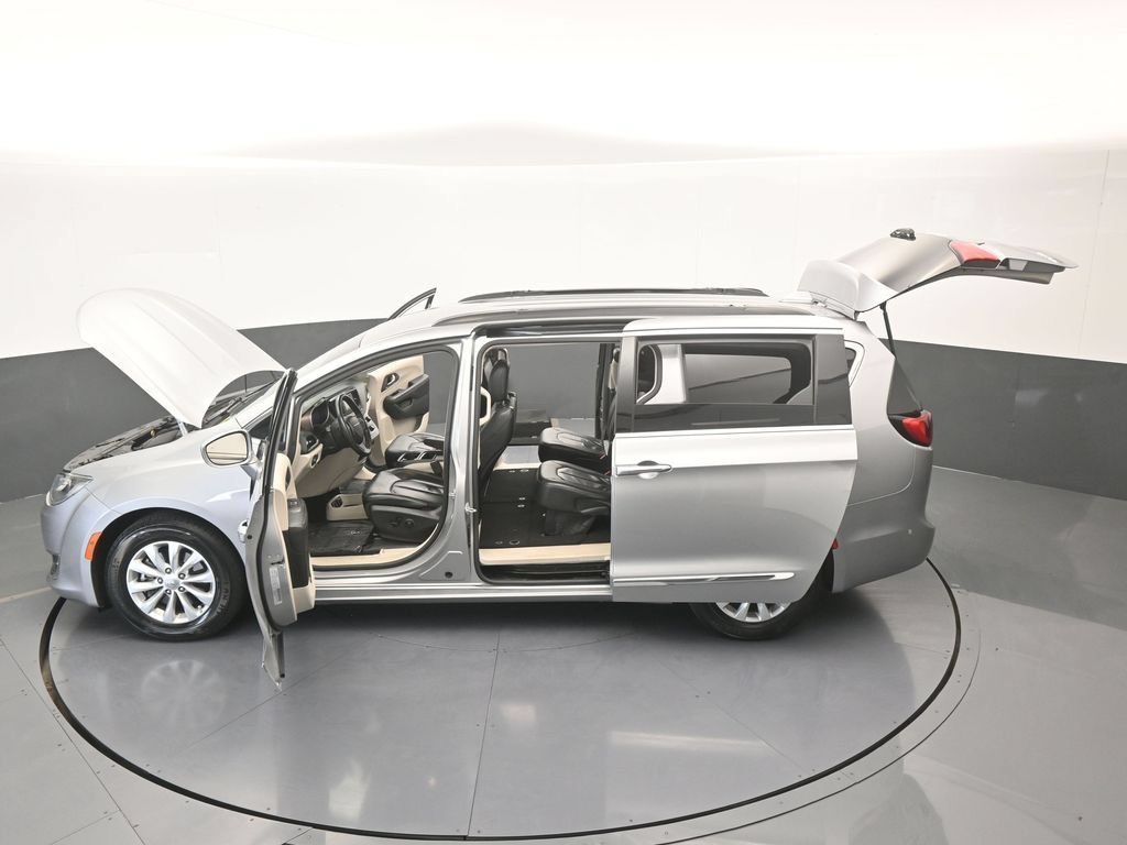 Used 2017 Chrysler Pacifica Touring-L FWD image 65