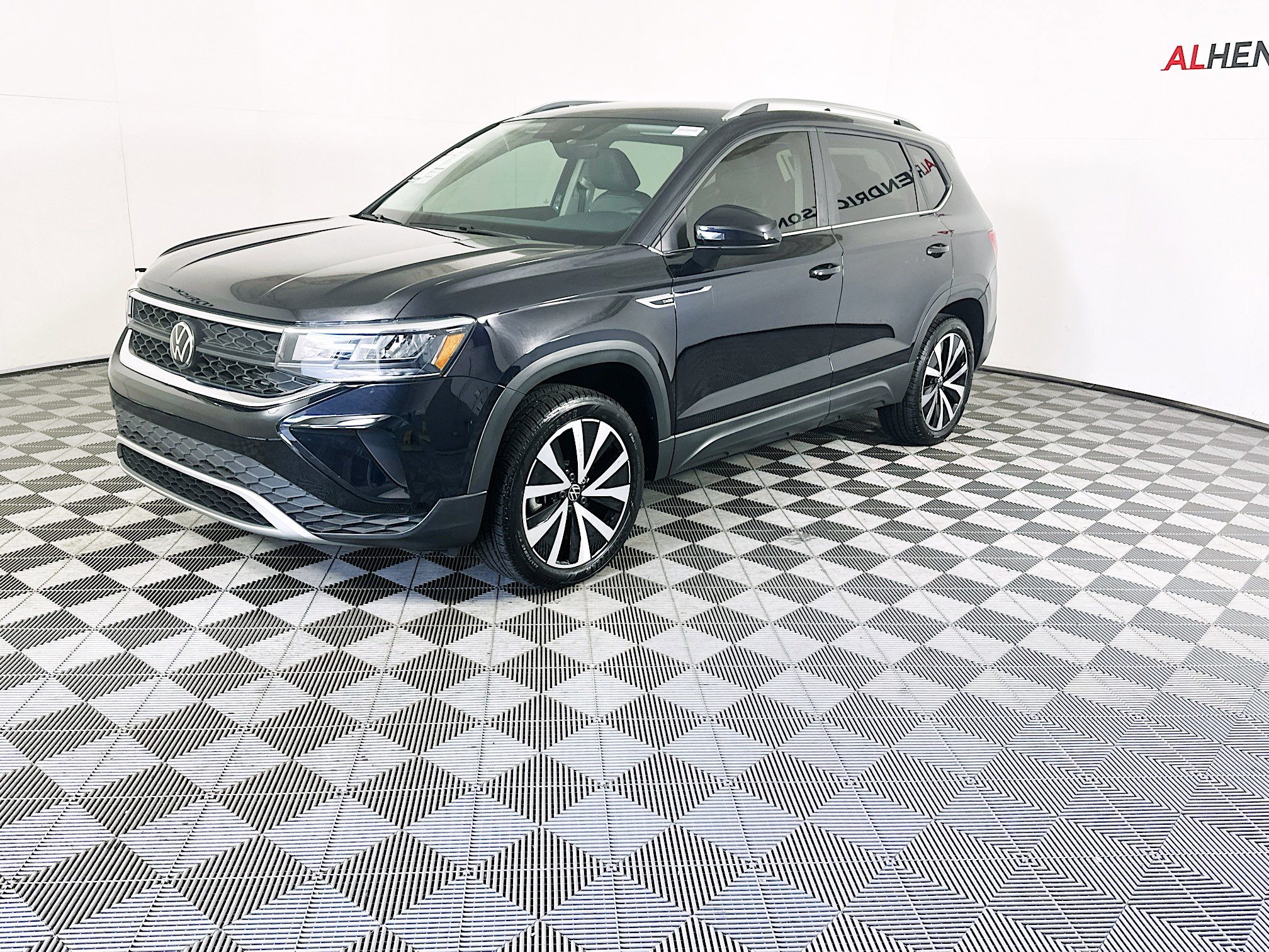 Used 2024 Volkswagen Taos SE image 7