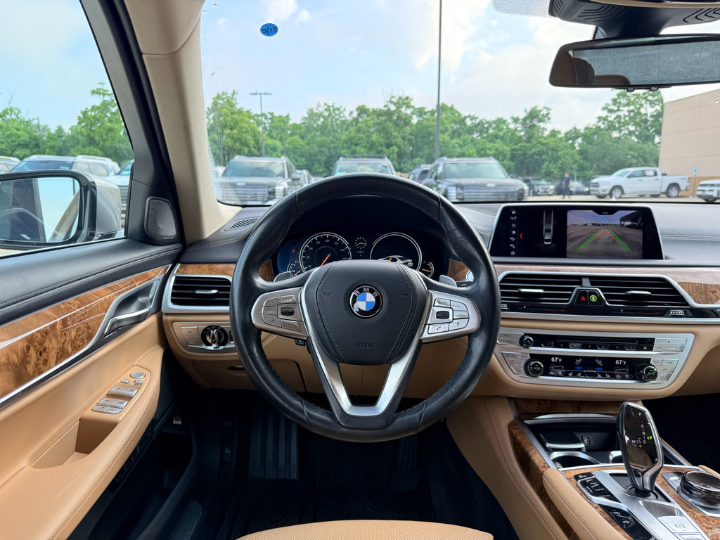 Used 2018 BMW 750i RWD image 13