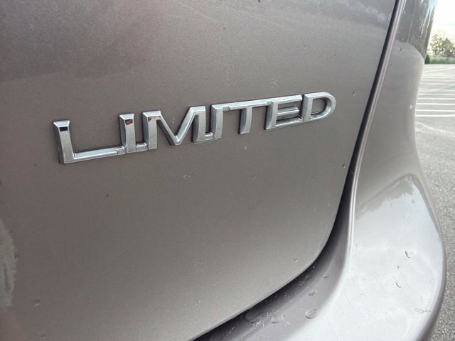 Used 2017 Chrysler Pacifica Limited FWD image 9