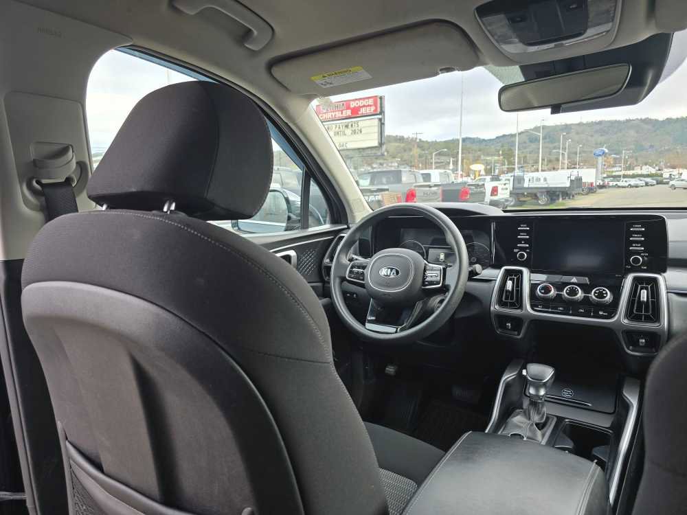 Used 2021 Kia Sorento LX image 10