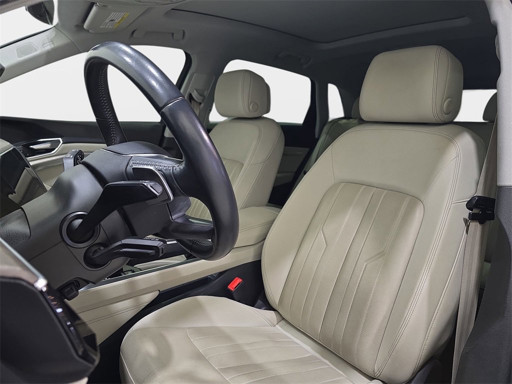 Used 2021 Audi e-tron Premium Plus w/ Premium Plus Package image 16