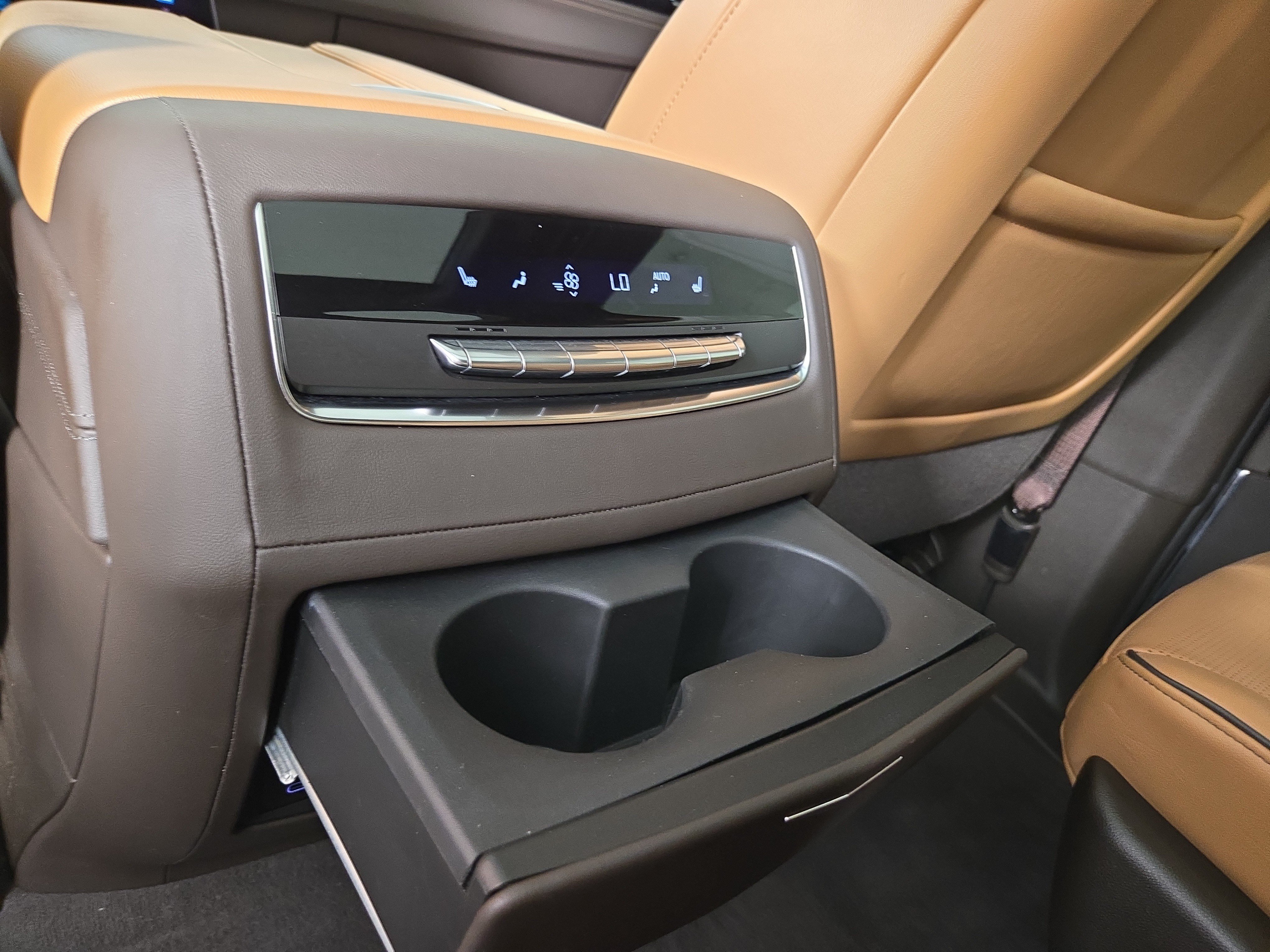 Certified 2025 Cadillac Escalade Premium Luxury w/ LPO, Floor Liner Package AWD/4WD image 33