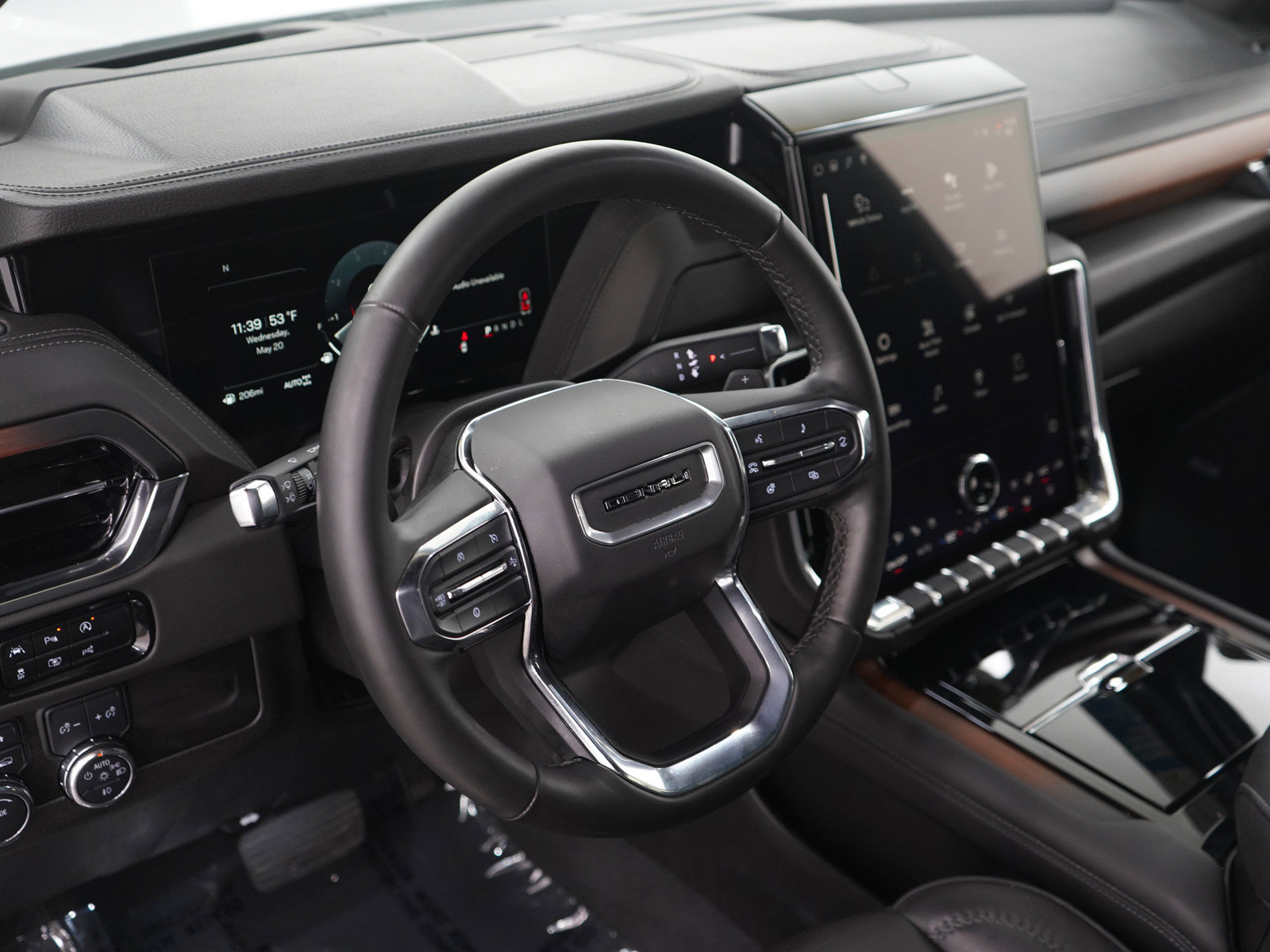 Used 2025 GMC Yukon XL Denali AWD/4WD image 24