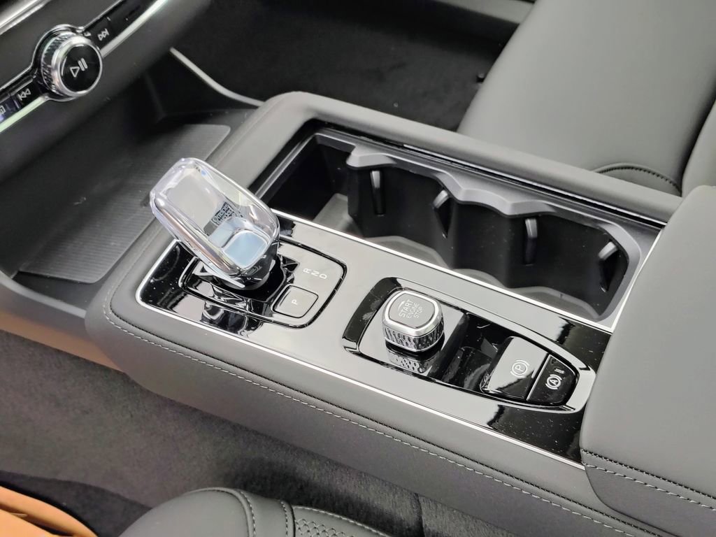 New 2026 Volvo XC90 T8 Plus w/ Protection Package AWD/4WD image 16