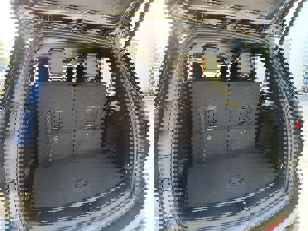 New 2025 Jeep Grand Cherokee L Laredo image 23