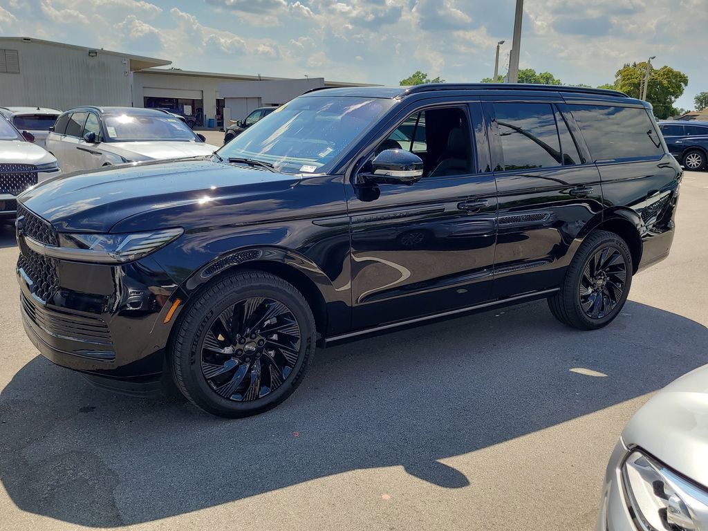 Used 2025 Lincoln Navigator Reserve w/ Jet Appearance Package image 2