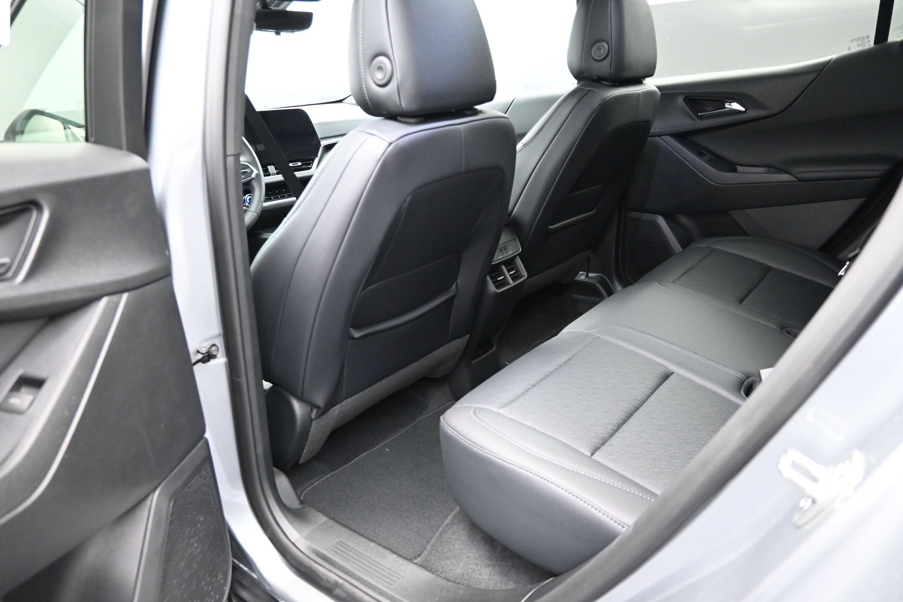 New 2027 Chevrolet Equinox LT w/ Convenience Package II FWD image 29
