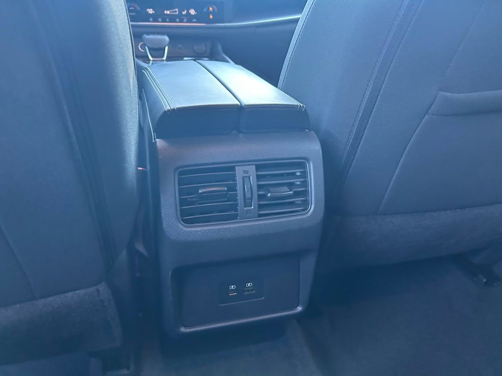 Used 2023 Nissan Rogue SV image 42