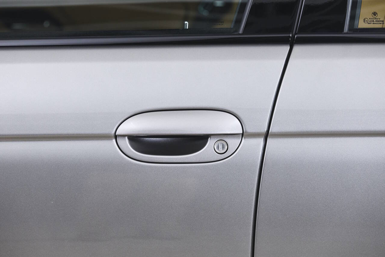 Used 2003 BMW M5 image 30