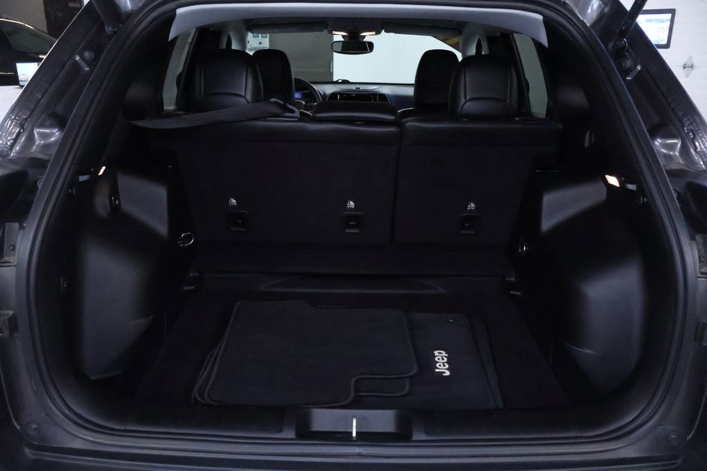 Used 2019 Jeep Cherokee Limited image 18