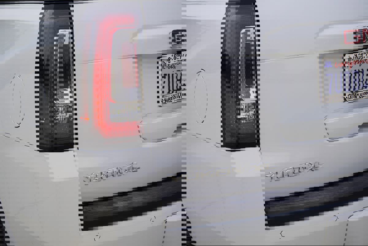 Used 2017 GMC Yukon XL SLT w/ Open Road Package image 16