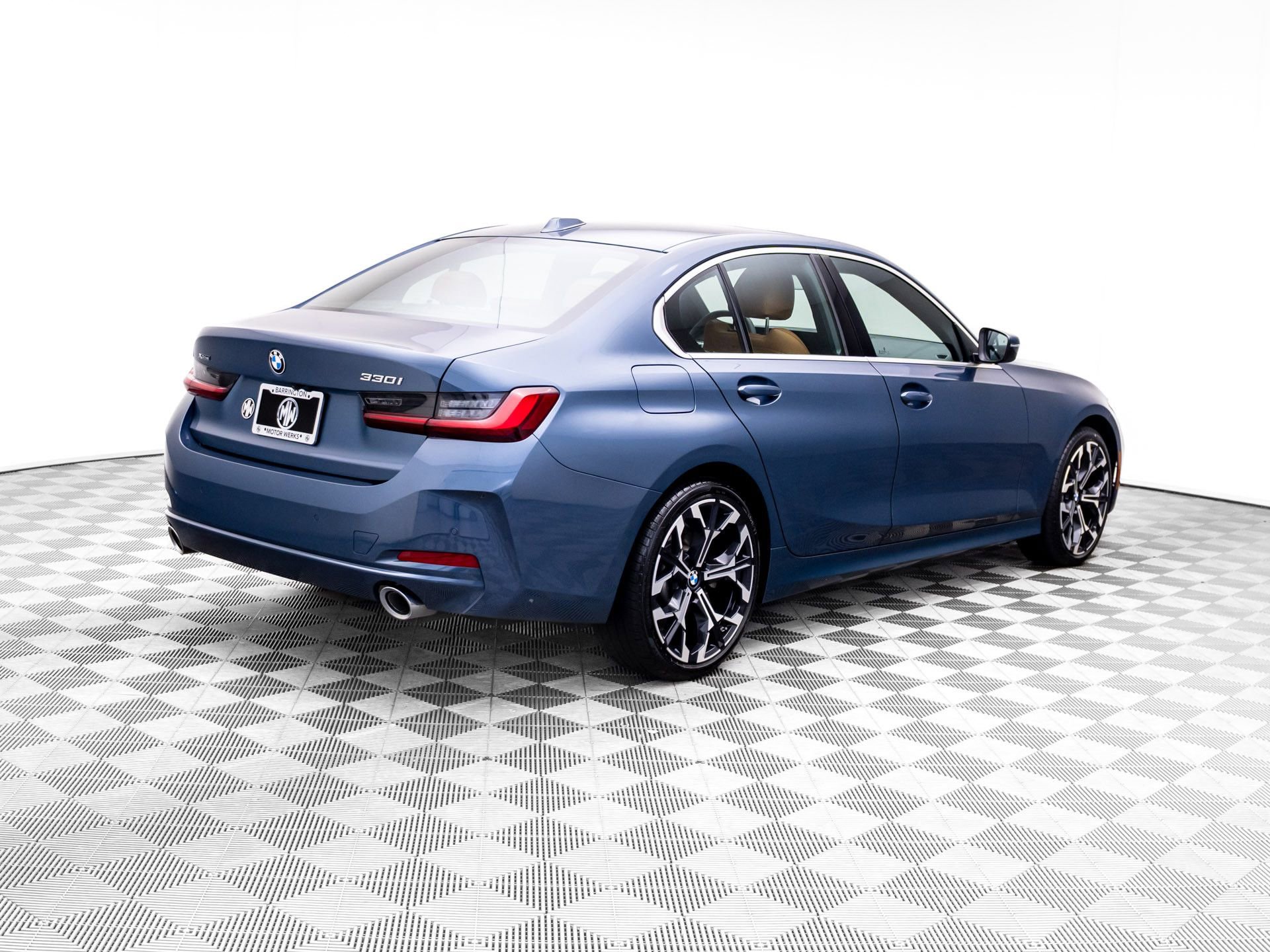 Certified 2025 BMW 330i xDrive Sedan AWD/4WD image 5