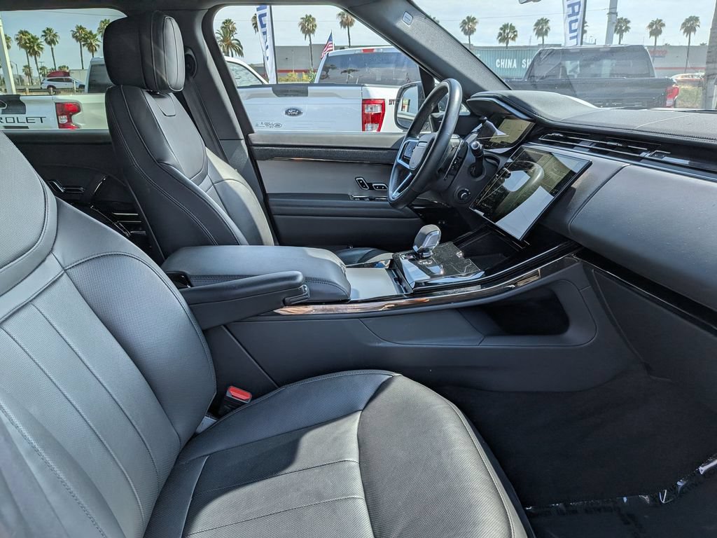 Used 2025 Land Rover Range Rover Sport SE AWD/4WD image 33