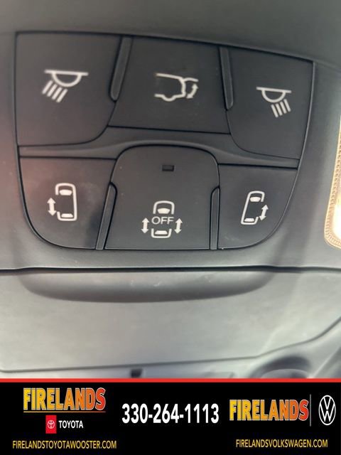 Used 2018 Chrysler Pacifica Limited image 27