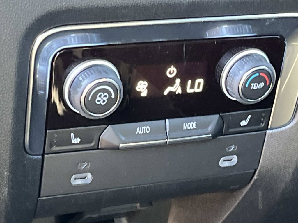 Used 2024 Chevrolet Suburban Premier AWD/4WD image 19