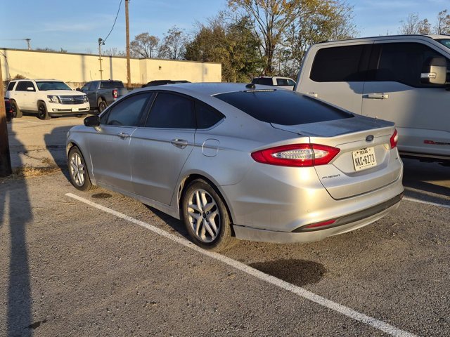 Used 2015 Ford Fusion SE image 3