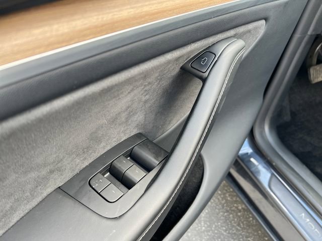 Used 2024 Tesla Model Y Long Range AWD/4WD image 13