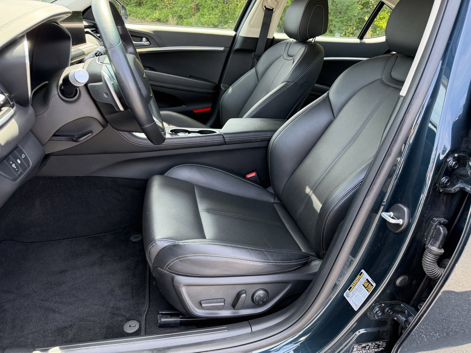 Used 2025 Genesis G70 2.5T RWD image 17