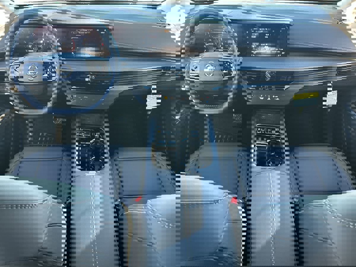 Used 2025 Nissan Murano SV image 16