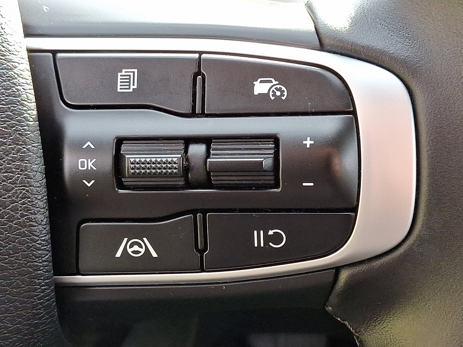 Certified 2025 Kia Sportage X-Line image 23