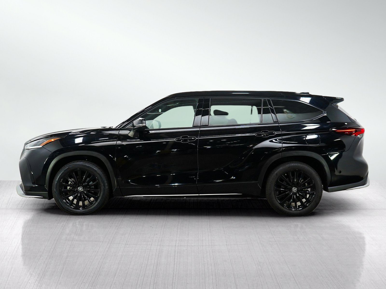 Used 2025 Toyota Highlander XSE AWD/4WD image 2