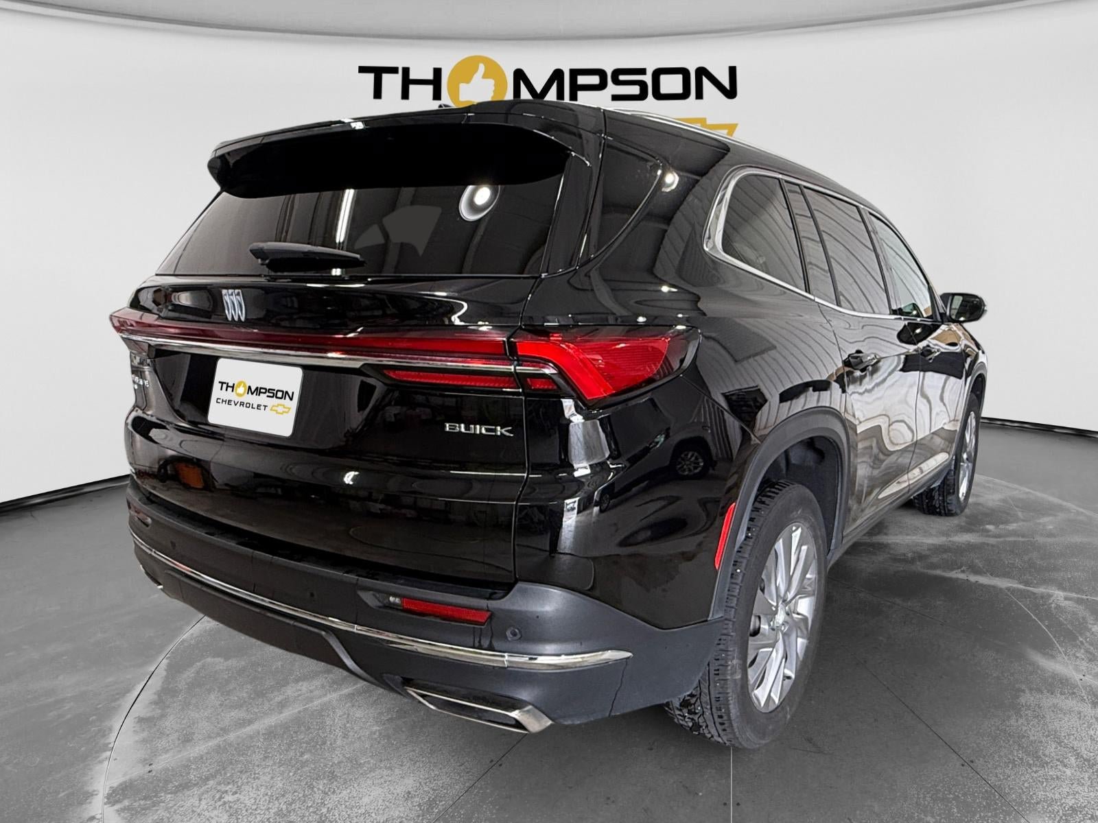 Used 2025 Buick Enclave Preferred AWD/4WD image 5
