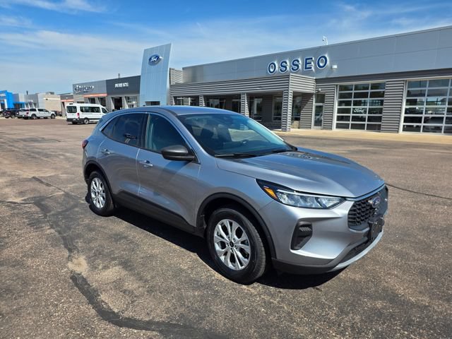 Used 2023 Ford Escape Active w/ Tech Pack #1 AWD/4WD image 2