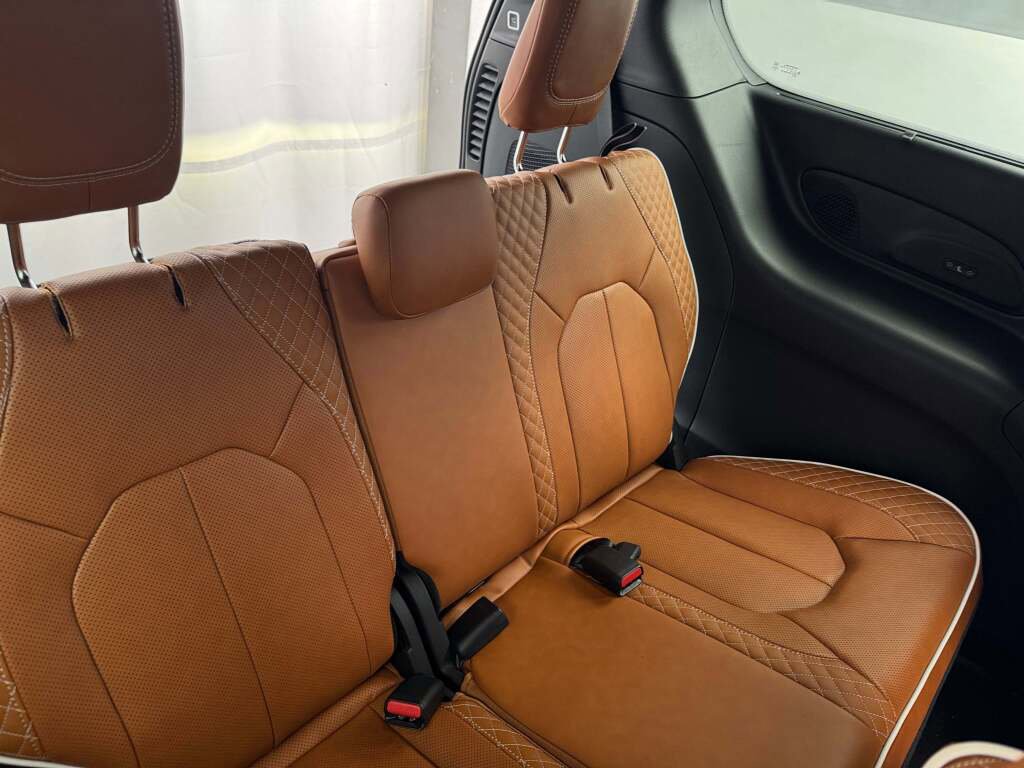 New 2026 Chrysler Pacifica Pinnacle w/ Trailer Tow Group image 39